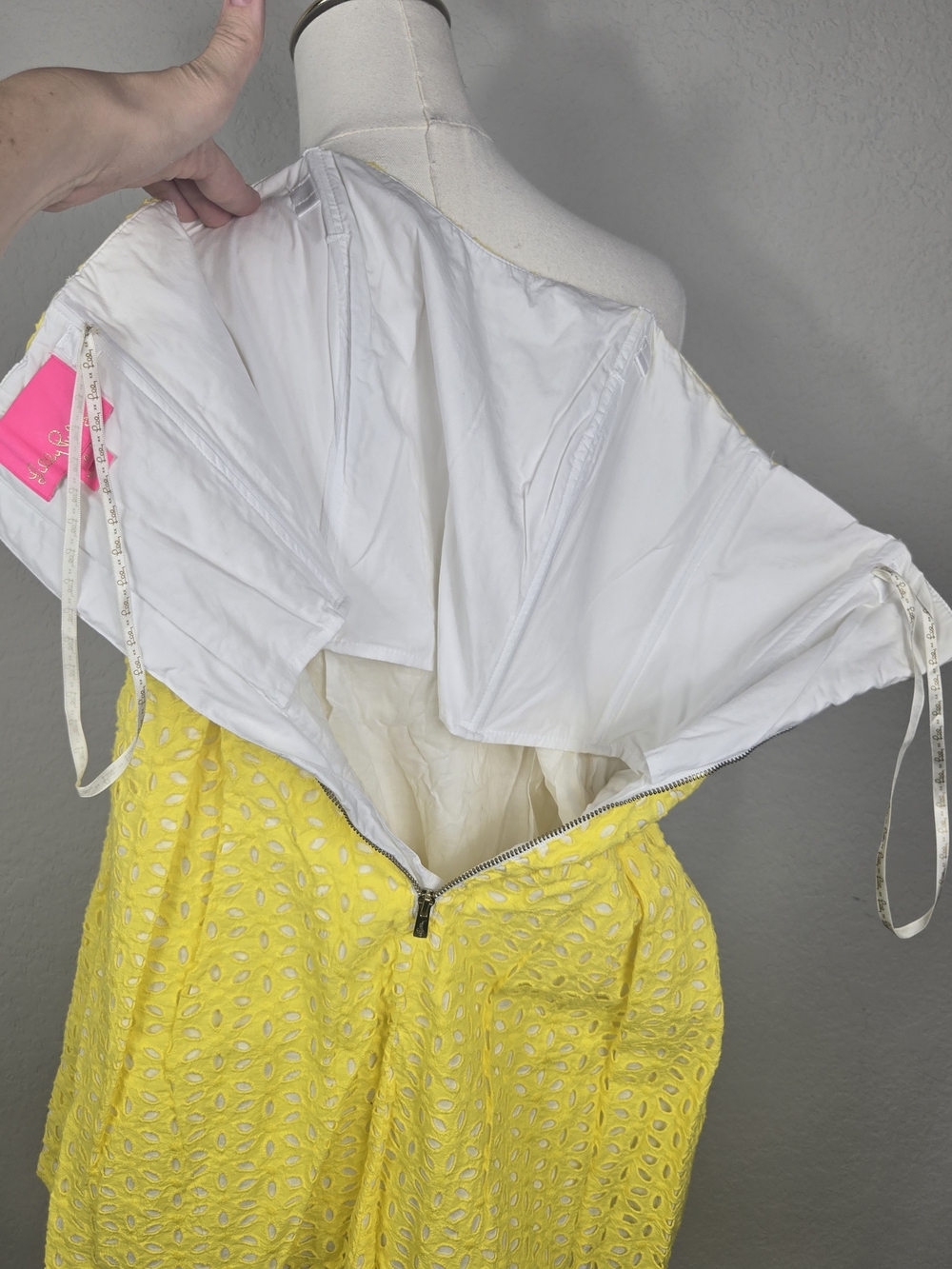 Lilly Pulitzer Blossom Strapless Eyelet Dress Pineapple Juice Yellow Size 0 - Picture 4 of 10